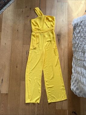 One-Shoulder Yellow Wide-Leg Jumpsuit